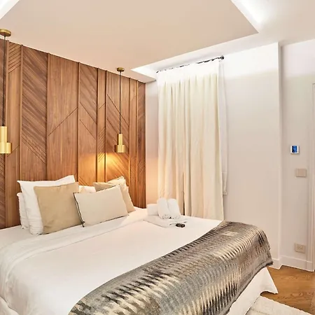 - Ponthieu - Elysees * Paris