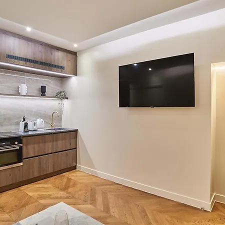 - Ponthieu - Elysees Paris